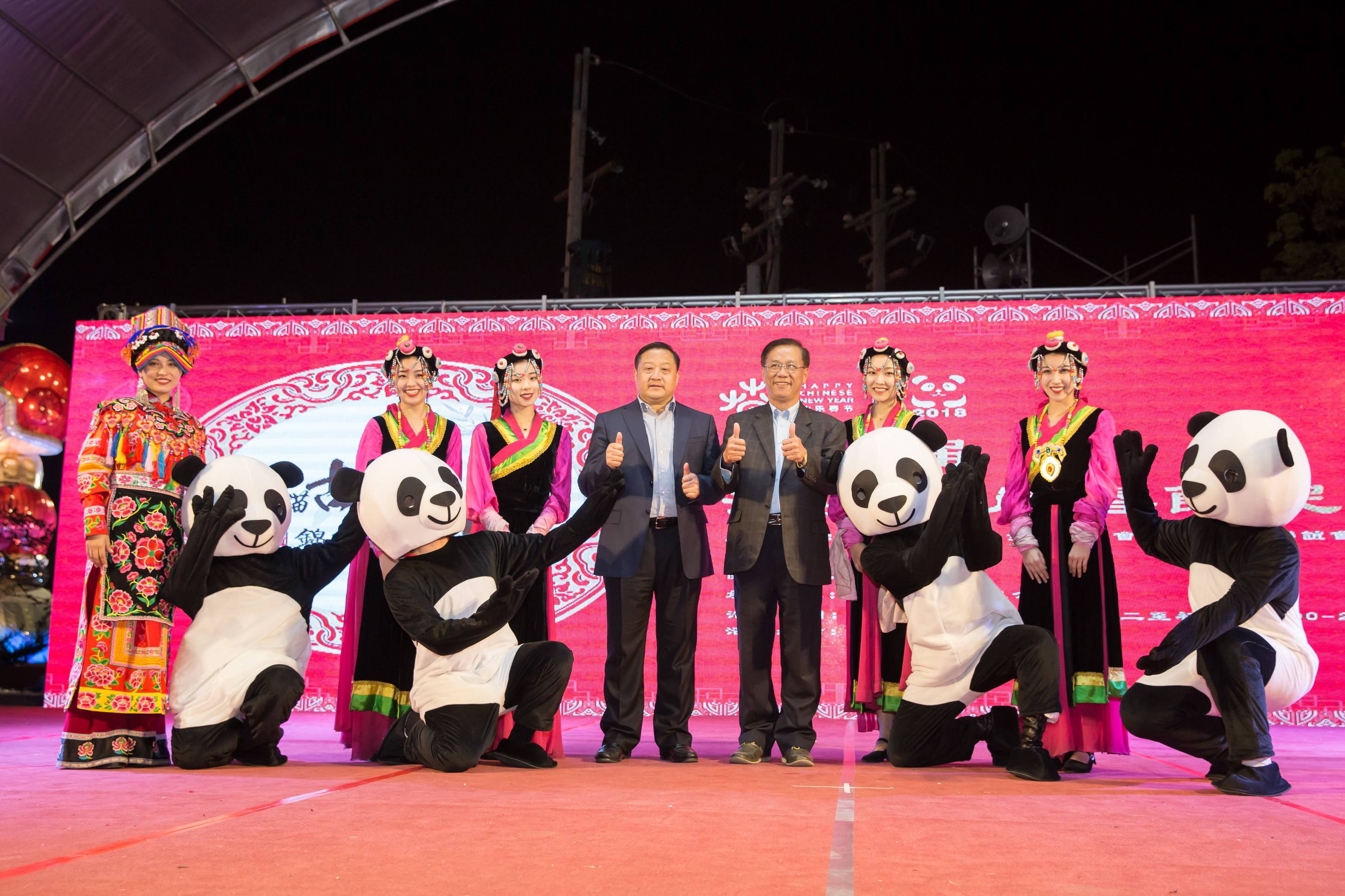 相關圖片1-四川花燈捐南投　今年最後一場表演掀高潮