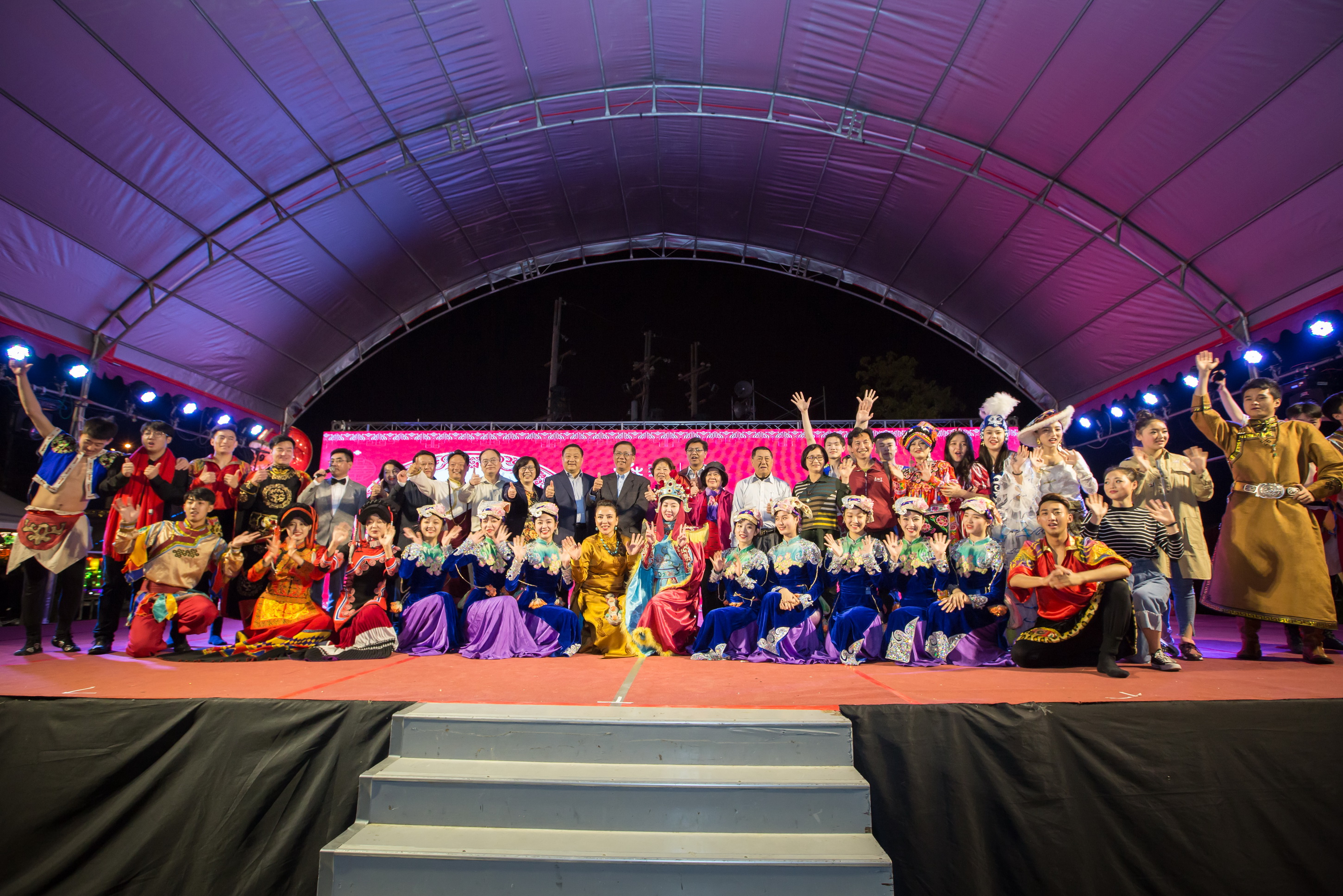 相關圖片2-四川花燈捐南投　今年最後一場表演掀高潮