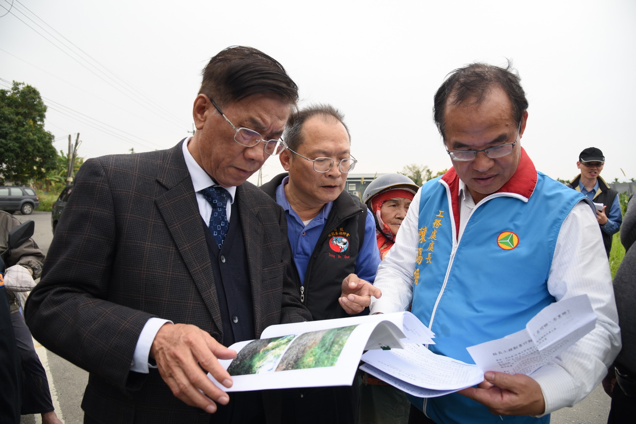 相關圖片3-林縣長會勘名間道路    允諾修繕讓民眾通行安全