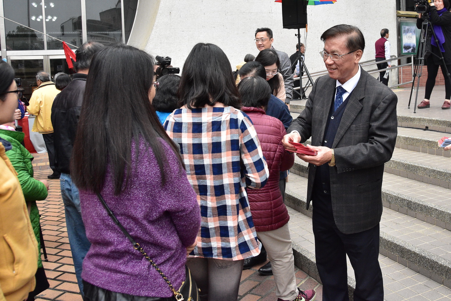 相關圖片3-文化迎春  南投書法名家揮毫齊賀