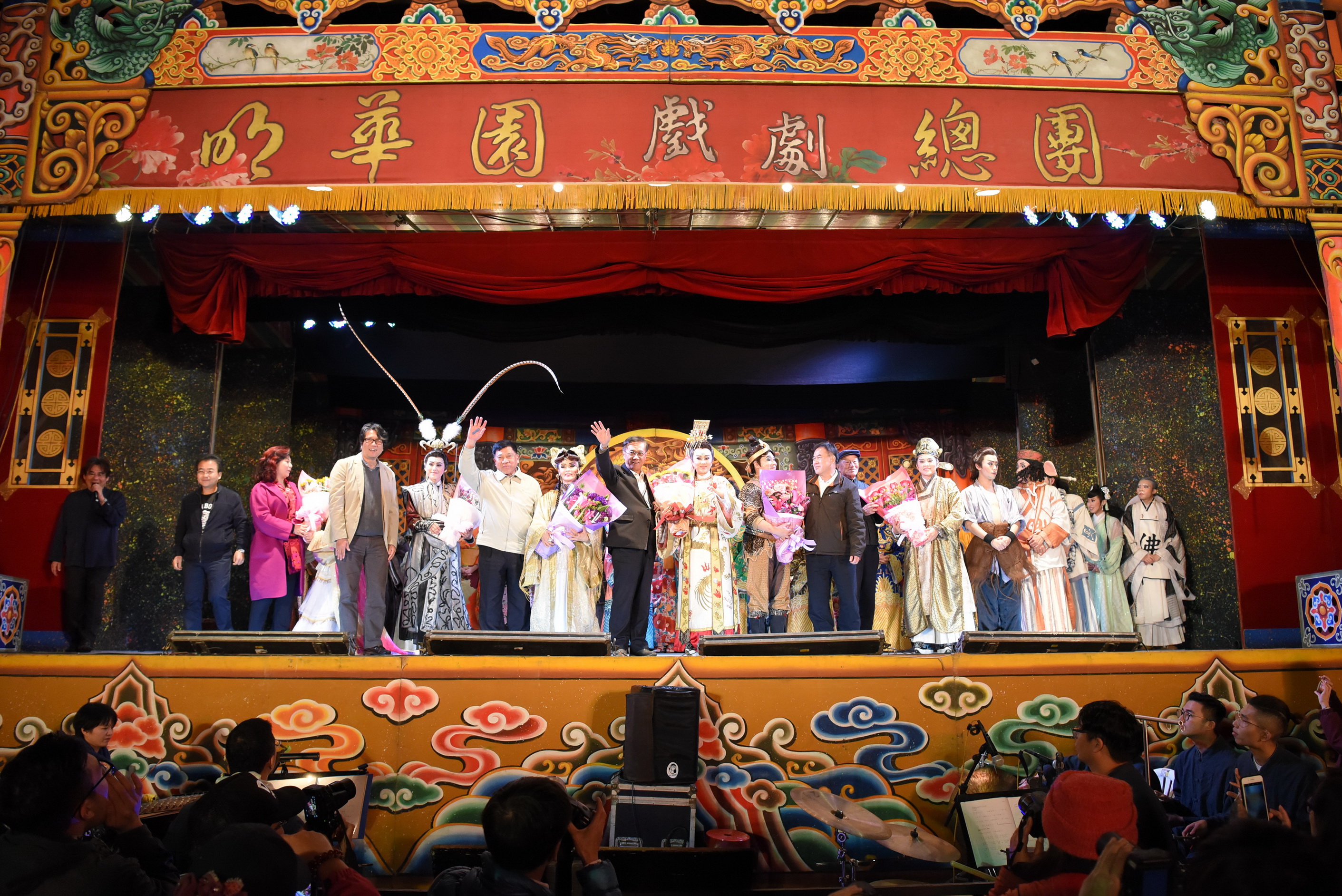 圖片-明華園體育場盛大演出　吸引逾萬人氣