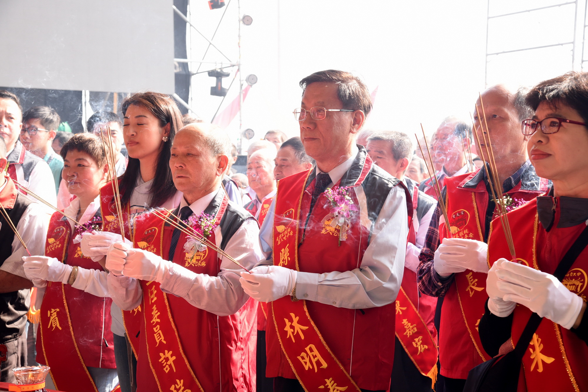 相關圖片1-受天宮米糕桃萬人吃平安 林縣長擔桃開香