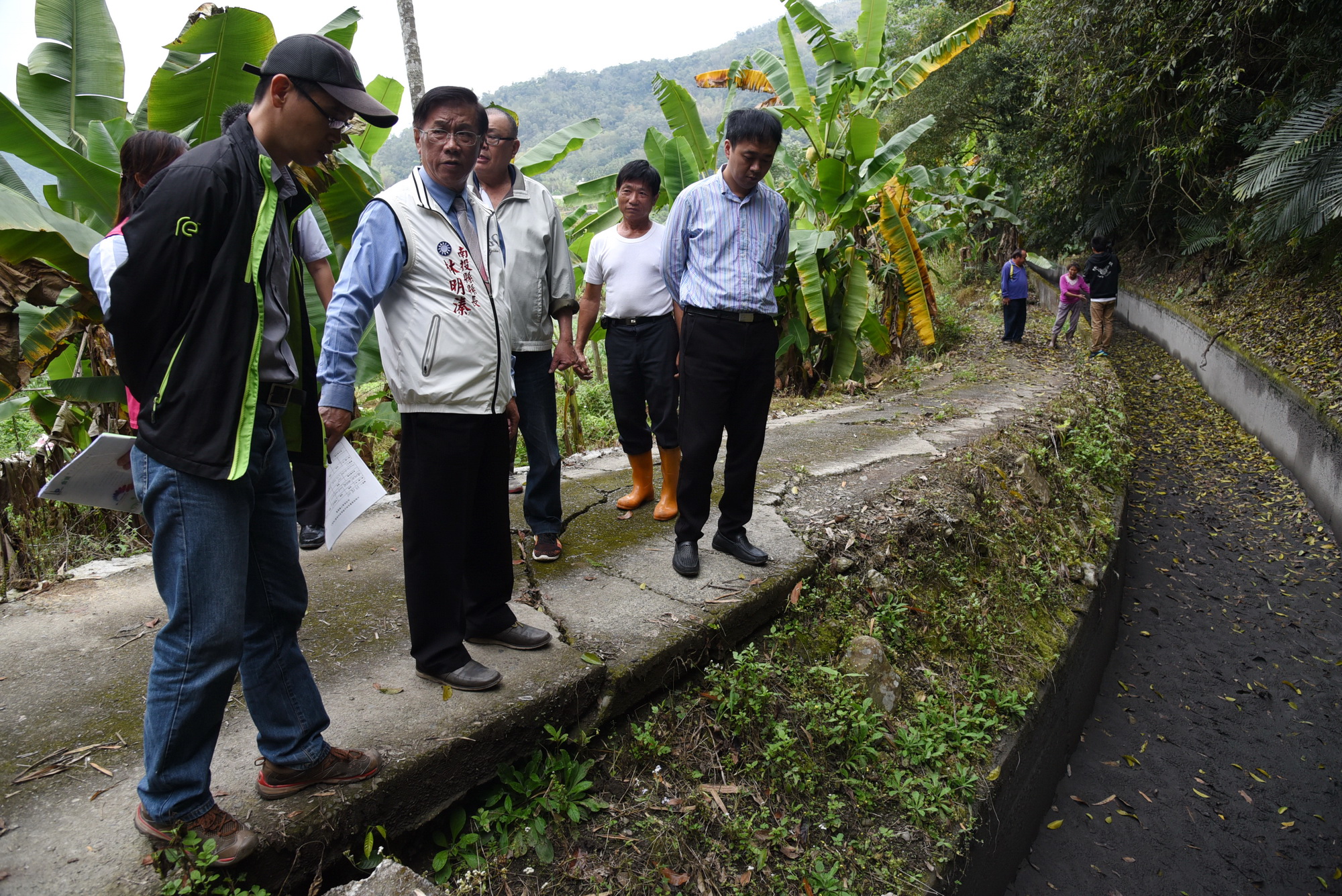 相關圖片1-林縣長勤下鄉 會勘國姓多處道路改善工程