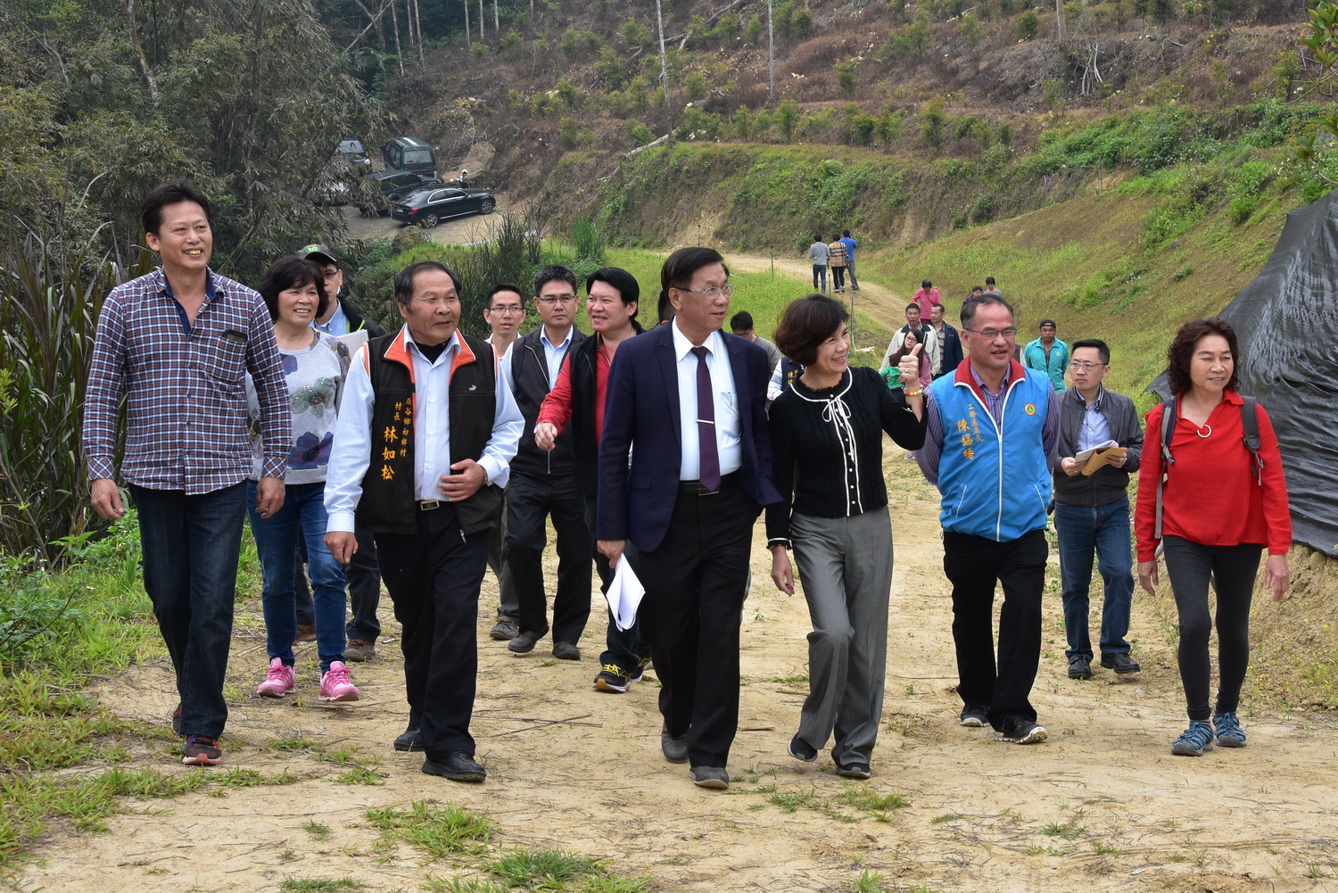 圖片-林縣長會勘鹿谷鄉多處道路改善工程