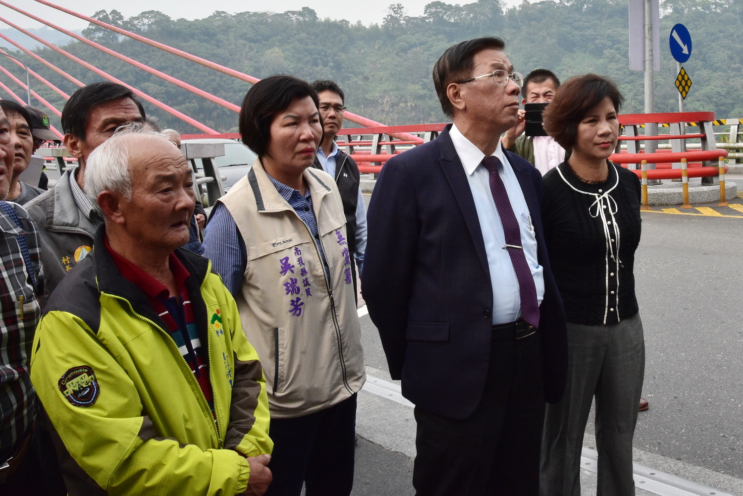 相關圖片3-林縣長會勘鹿谷鄉多處道路改善工程