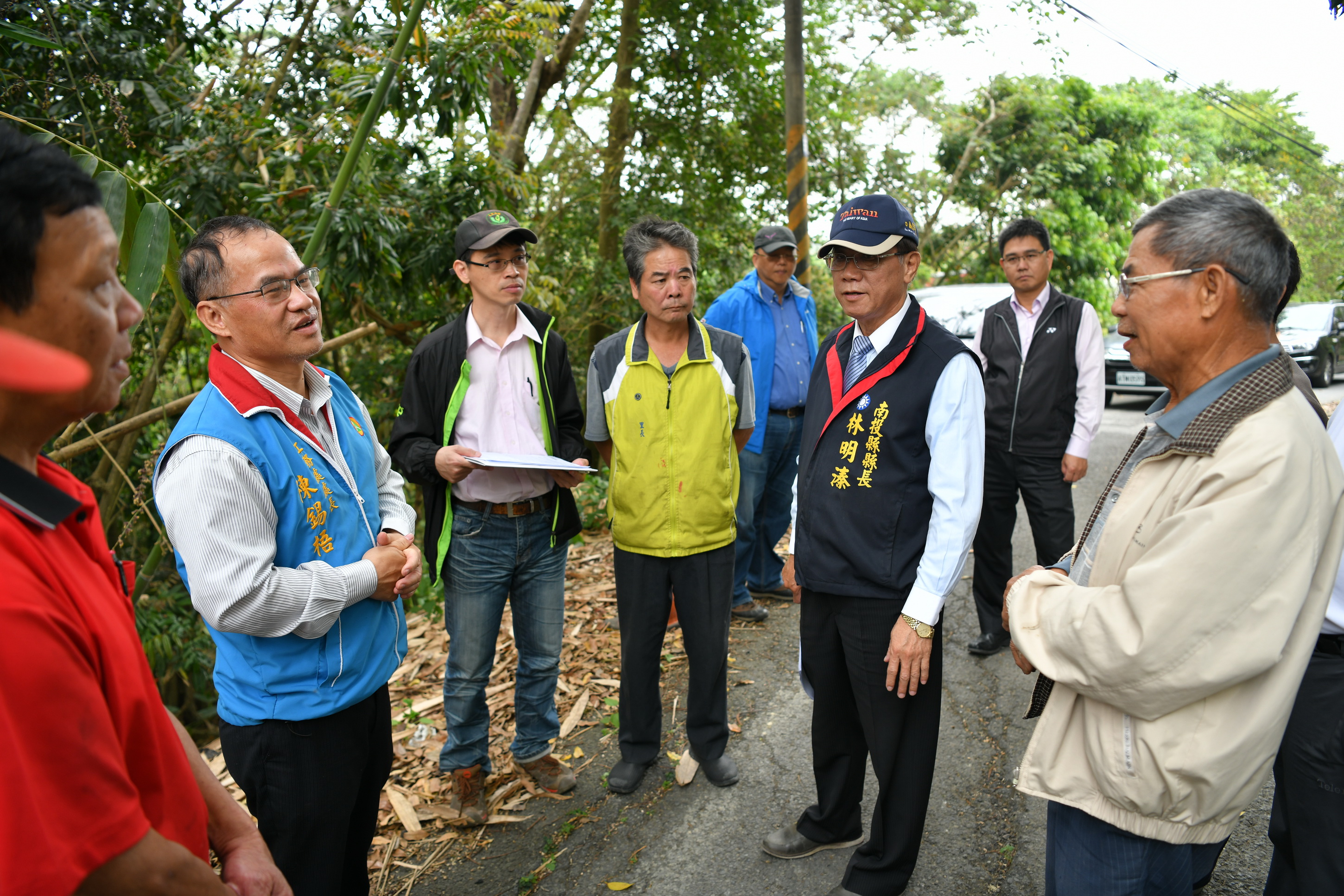 圖片-林縣長關心竹山用路人安全　同意修復破損路面
