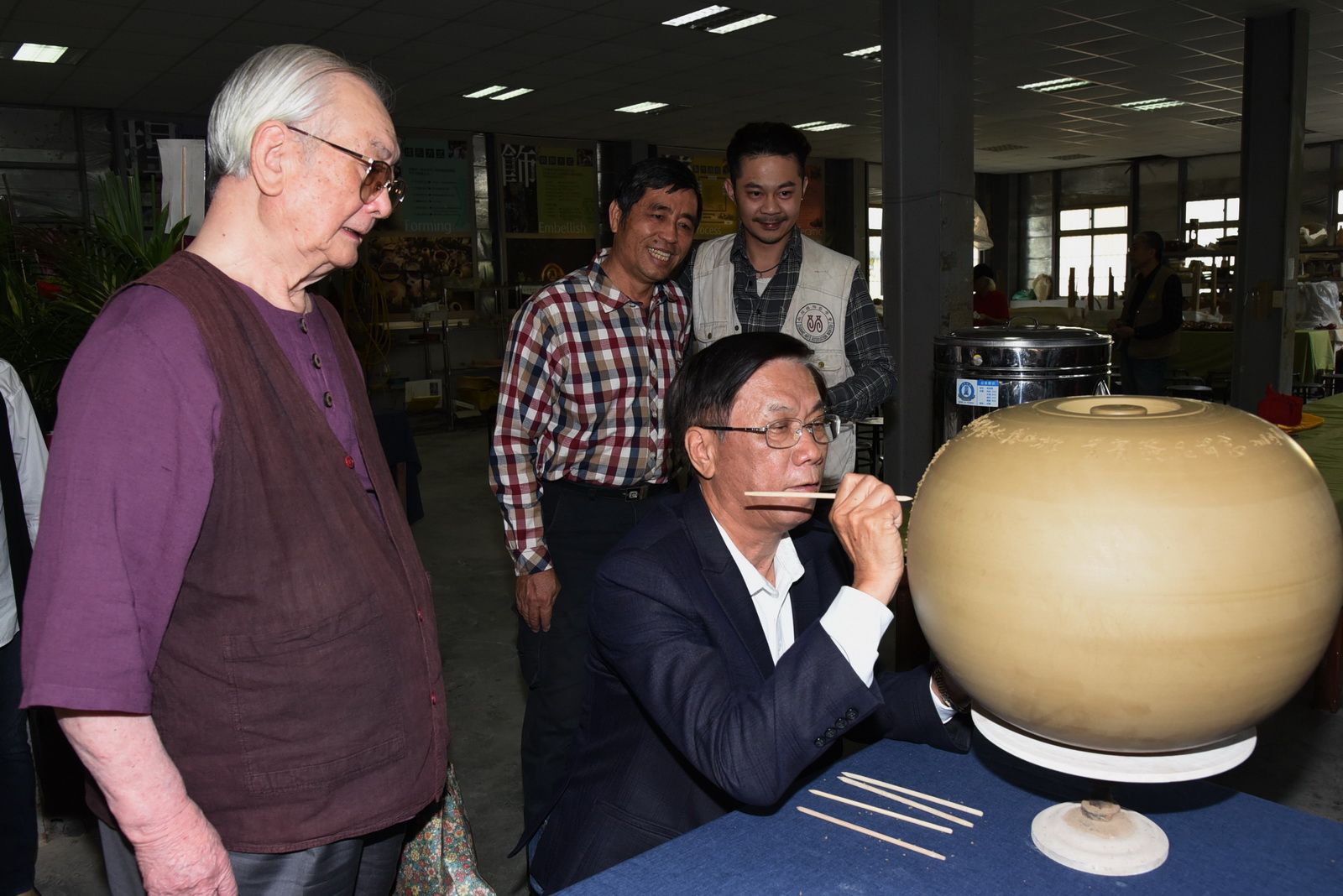 圖片-南投縣陶藝學會理事長交接，林縣長前往致賀