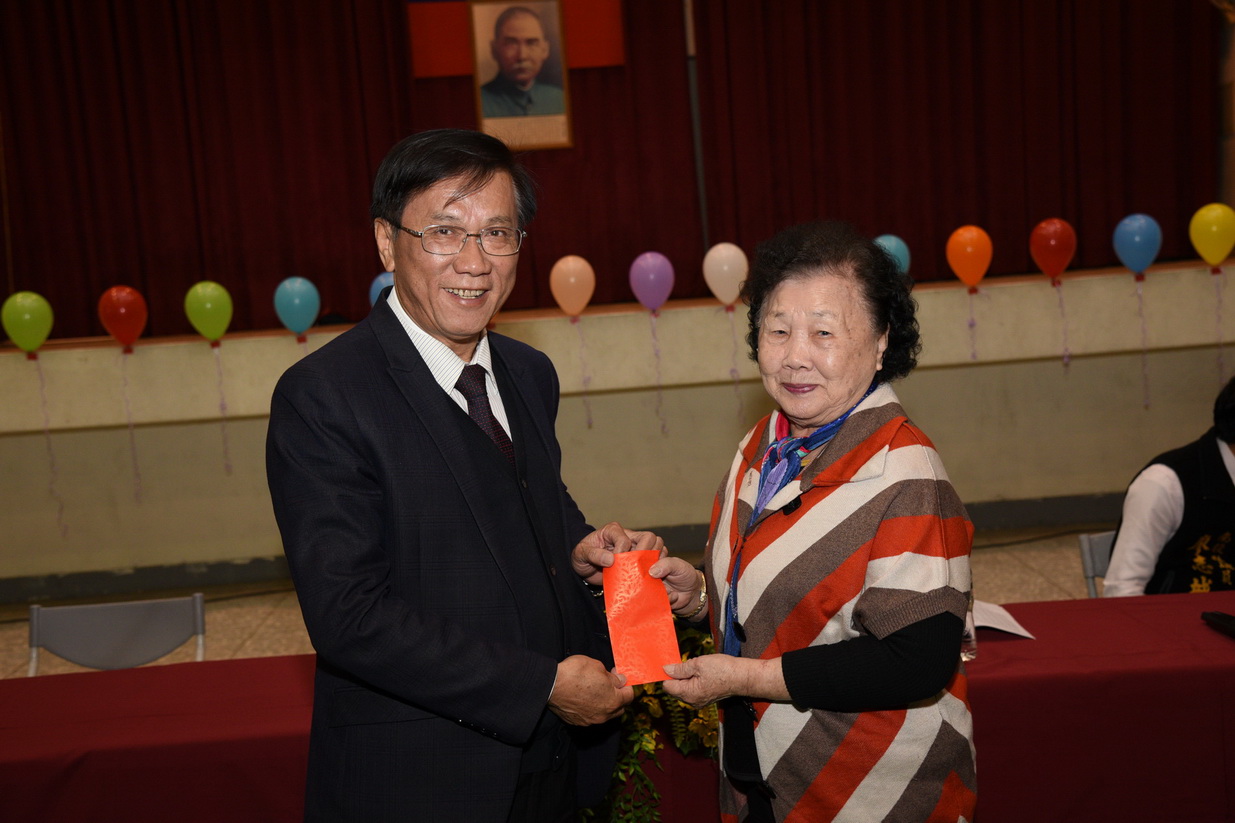 圖片-縣府辦理退休公教人員聯誼活動    林縣長出席致意