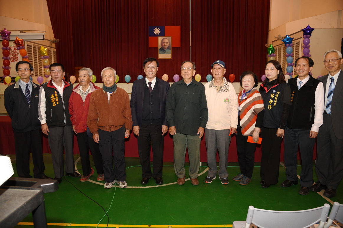 相關圖片2-縣府辦理退休公教人員聯誼活動    林縣長出席致意