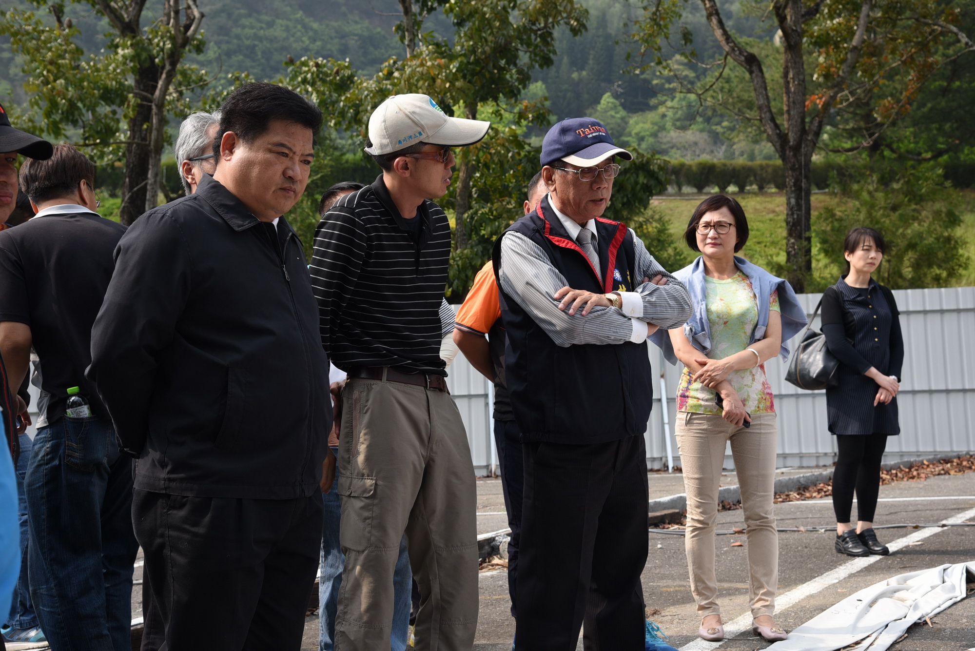 圖片-林縣長會勘泰雅渡假村停車場坍塌處 研商解決方案