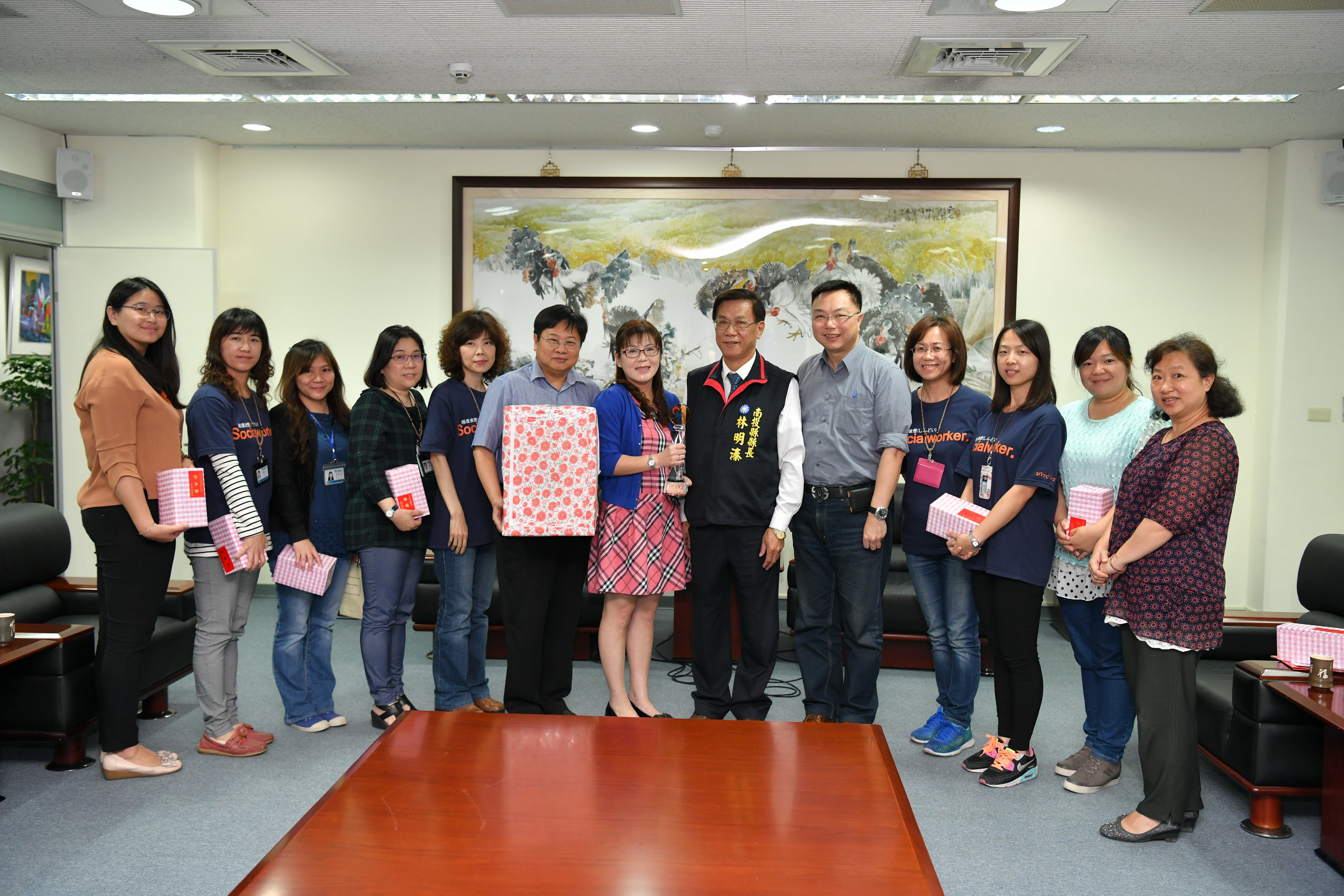 相關圖片1-縣長表揚優秀社工黃馨儀　稱其為南投之光