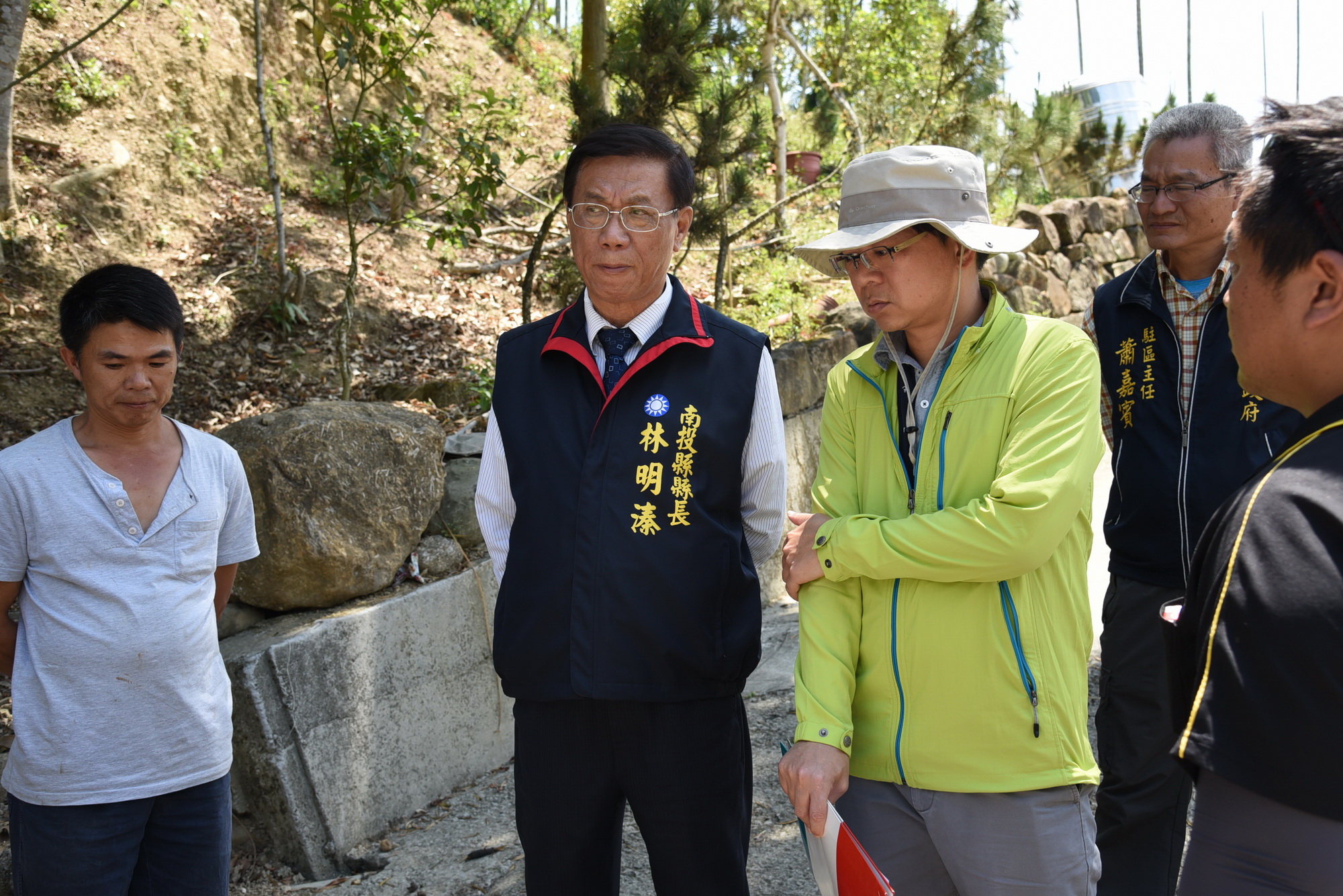 相關圖片1-林縣長關心中寮山區多處排水溝整治工程