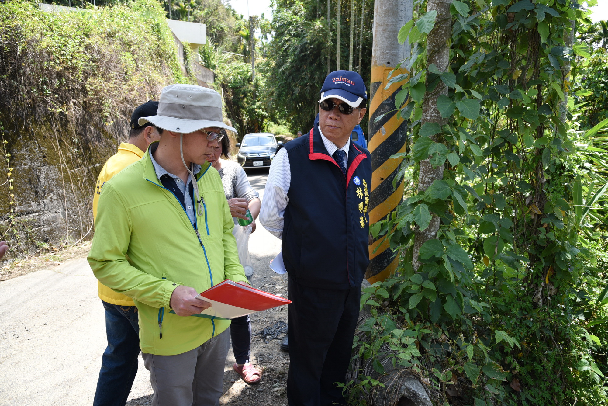 相關圖片2-林縣長關心中寮山區多處排水溝整治工程