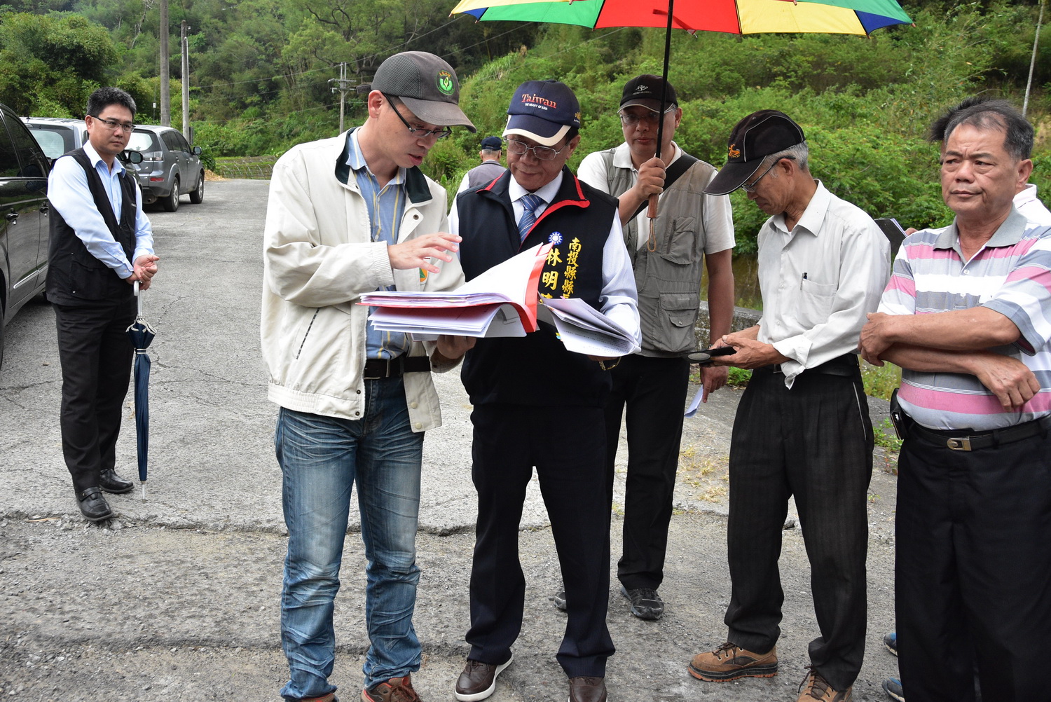 圖片-重視基礎建設  林縣長會勘中寮鄉多處道路