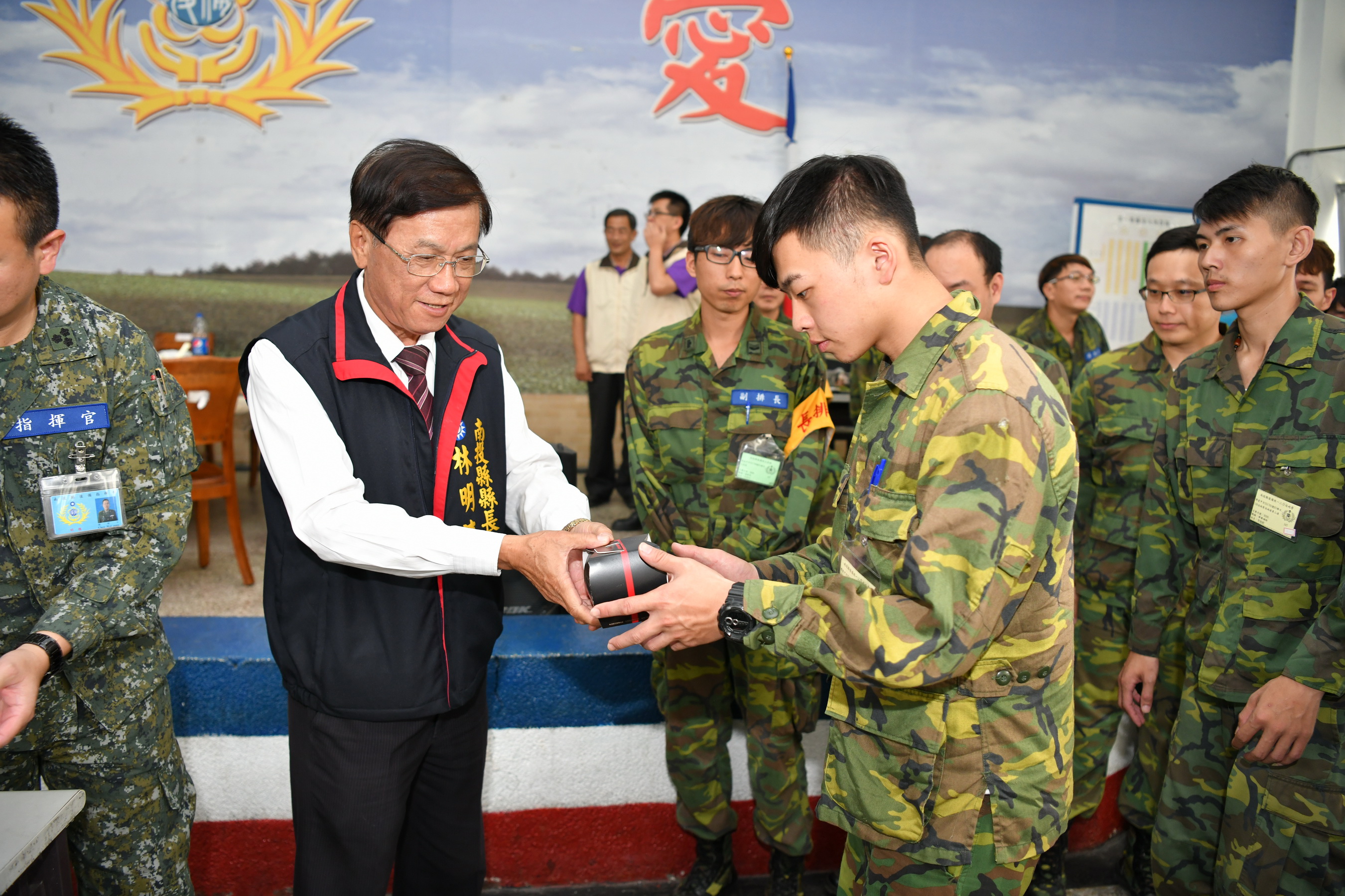 相關圖片3-林縣長至成功嶺營區關懷慰問教召軍人