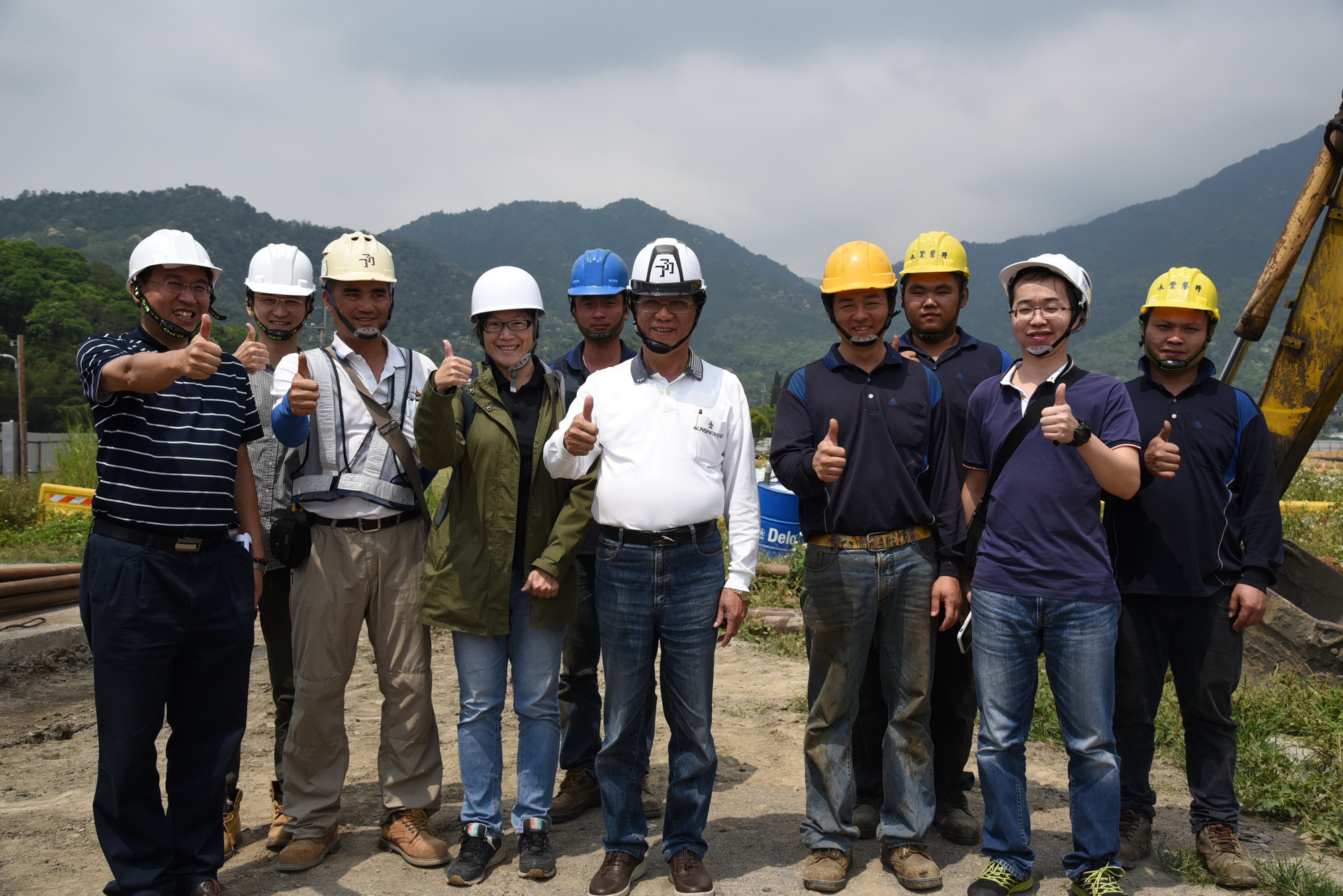 相關圖片1-林縣長關心福興農場基地鑿井及整地開發進度