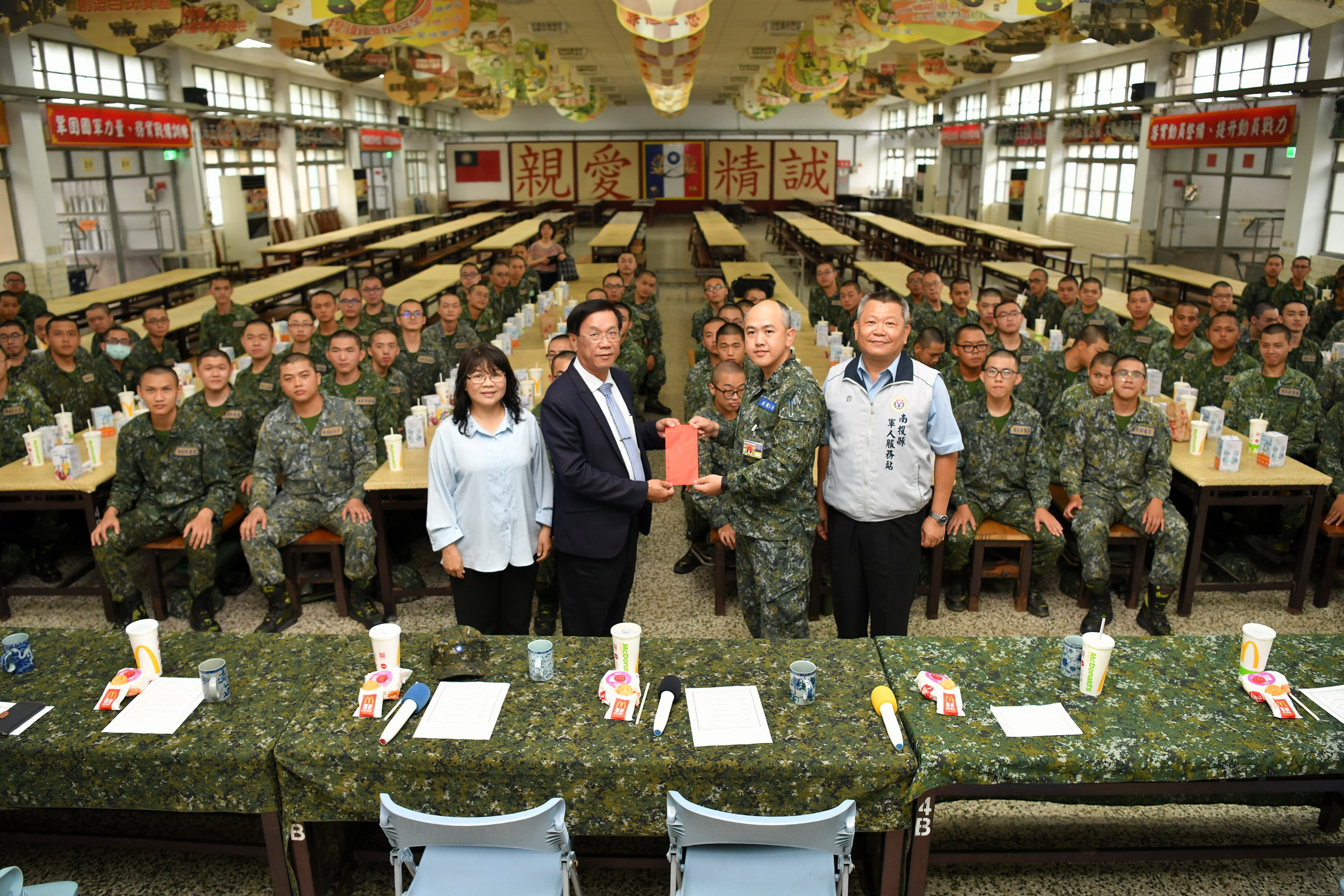 相關圖片1-林縣長至苗栗斗煥坪營區關心入伍新兵