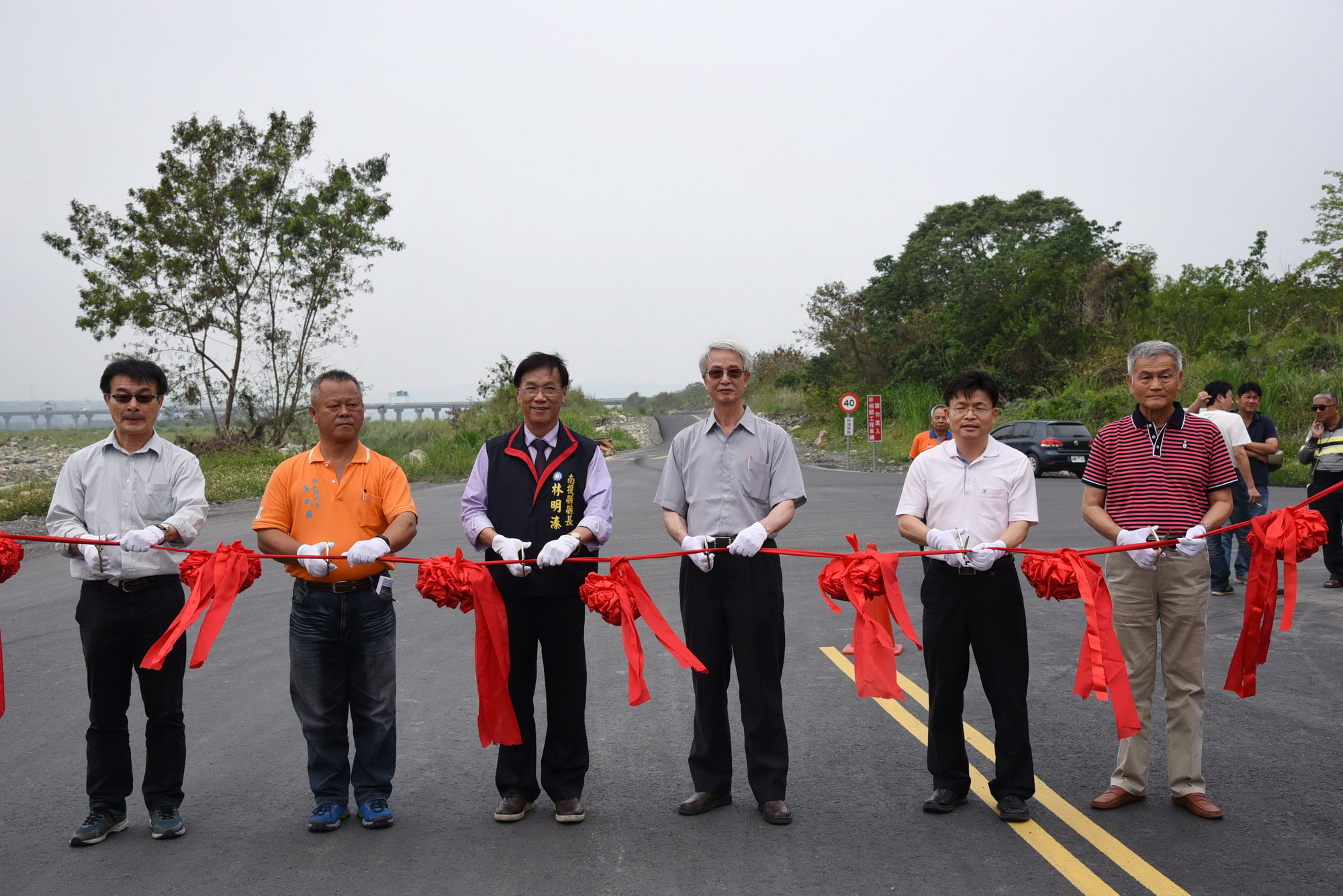 相關圖片2-集鹿橋下游河床便道完工 解決地方多年困擾
