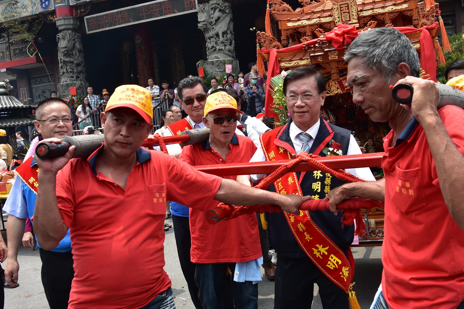 相關圖片3-敦和宮趙天君聖誕繞境祈福慶典 林縣長祈求縣政順利