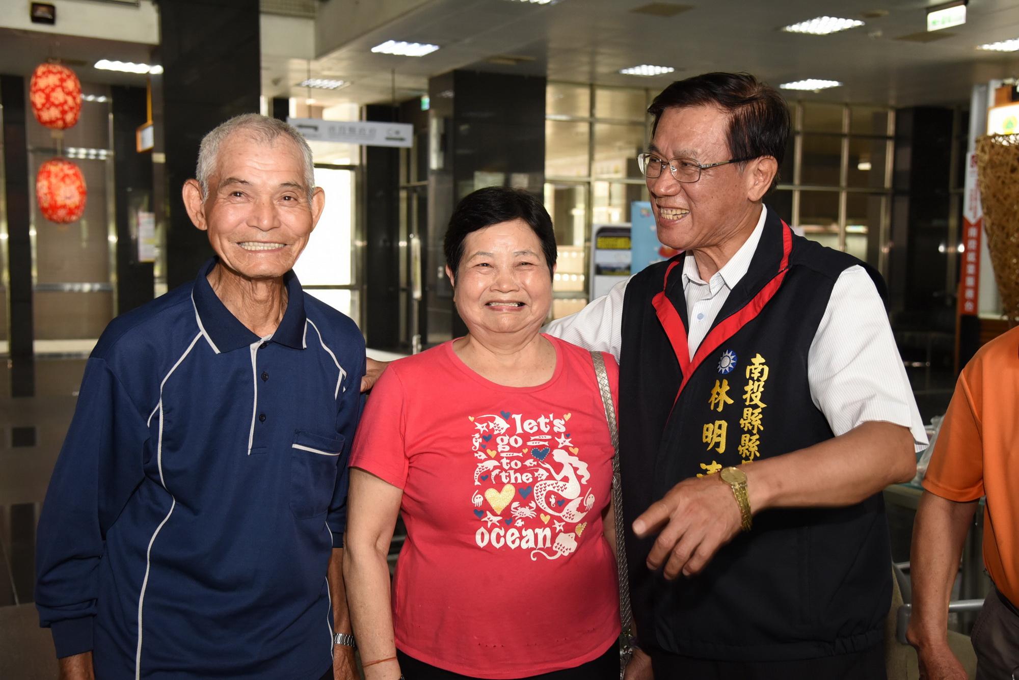 圖片-林縣長發放假牙補助金  長輩們露牙笑開懷