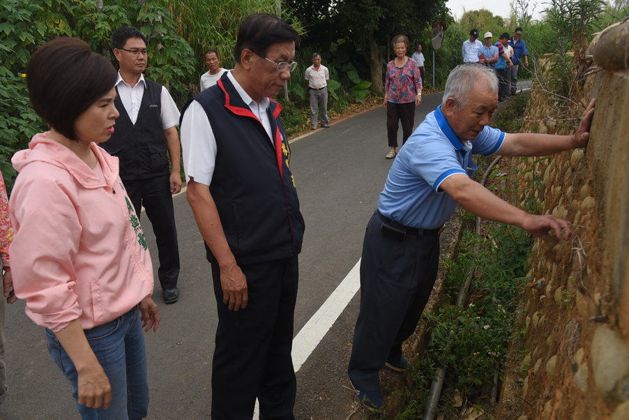 相關圖片4-南投市多處老舊巷道影響居民安全 林縣長會勘改善