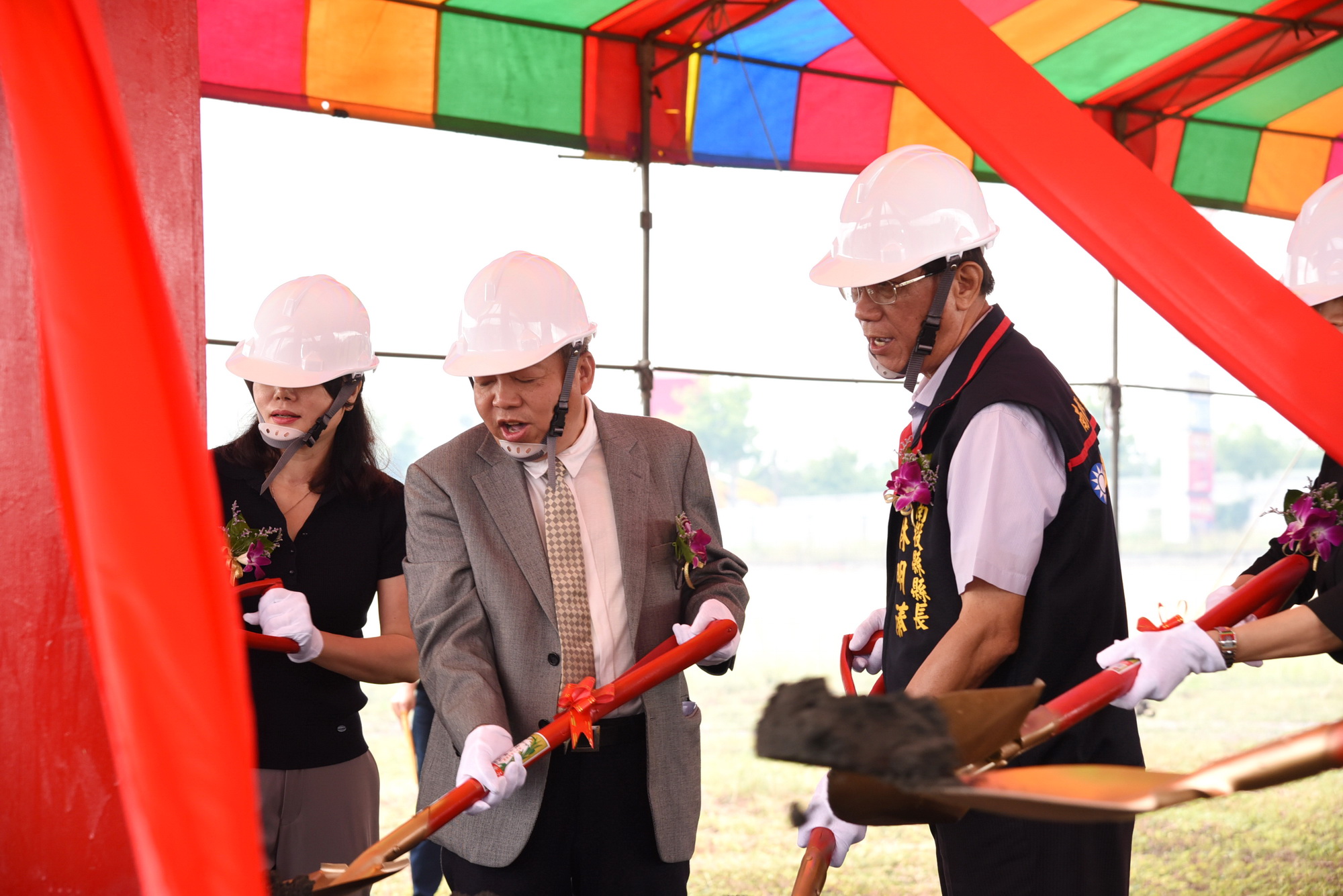 相關圖片1-林縣長出席欣美創意園區新廠動土典禮