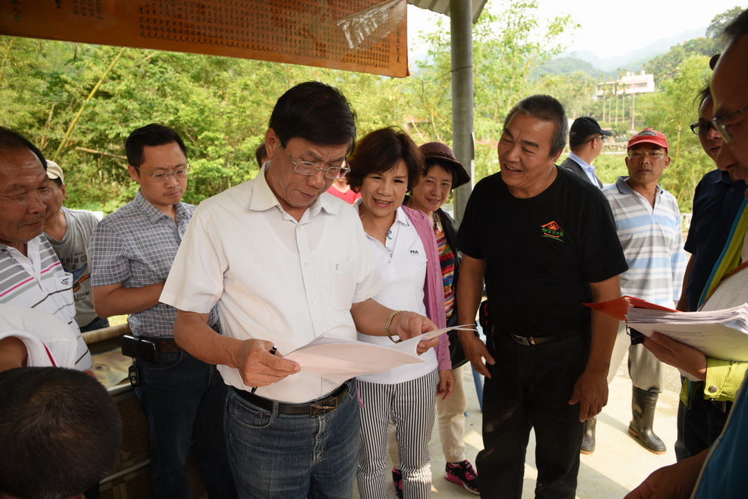 相關圖片1-林縣長會勘鹿谷20處道路、野溪改善工程  允諾修繕