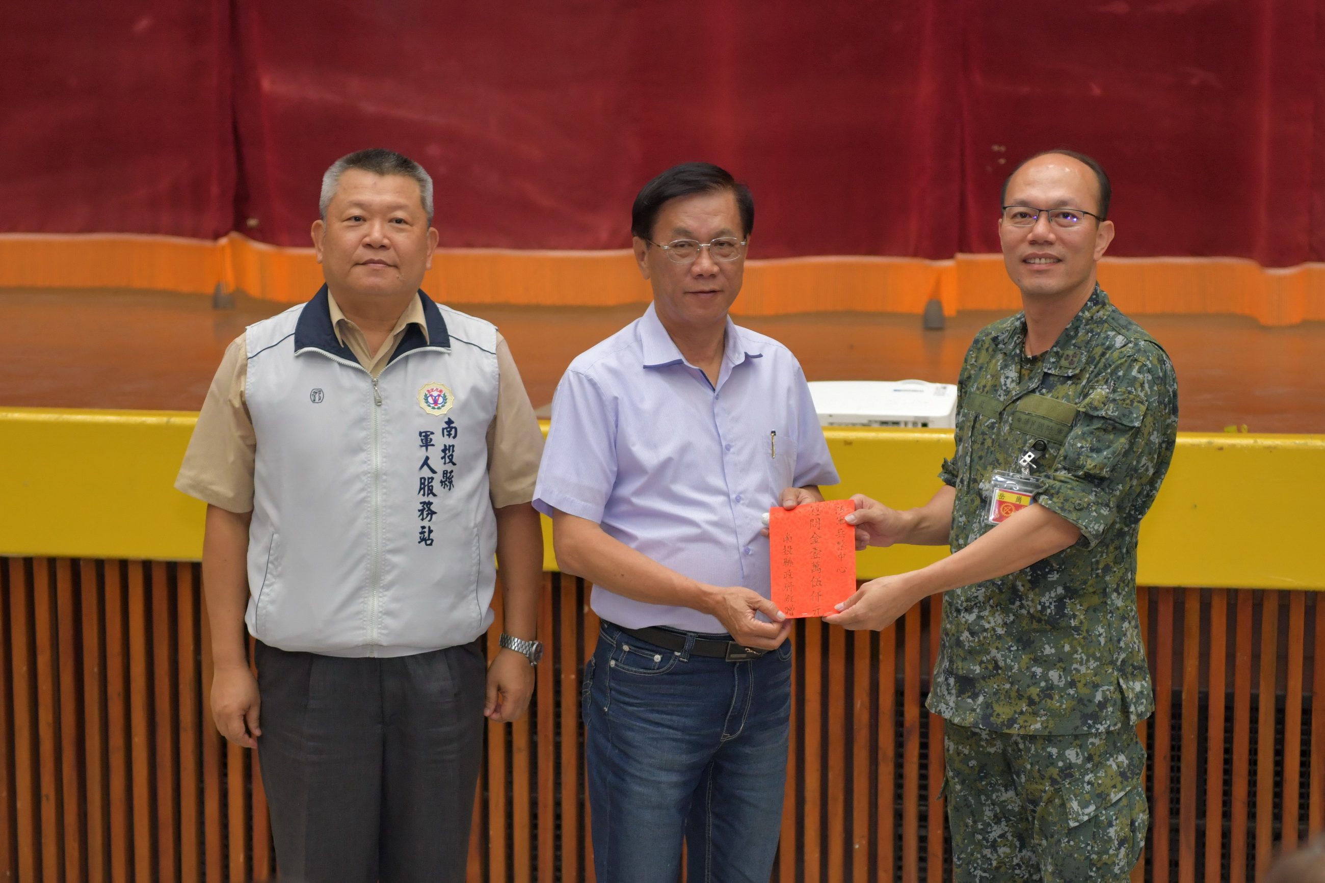 圖片-縣長林明溱率敬軍團慰問國軍弟兄