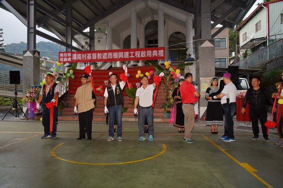圖片-潭南基督教會遮雨棚啟用 村民樂透