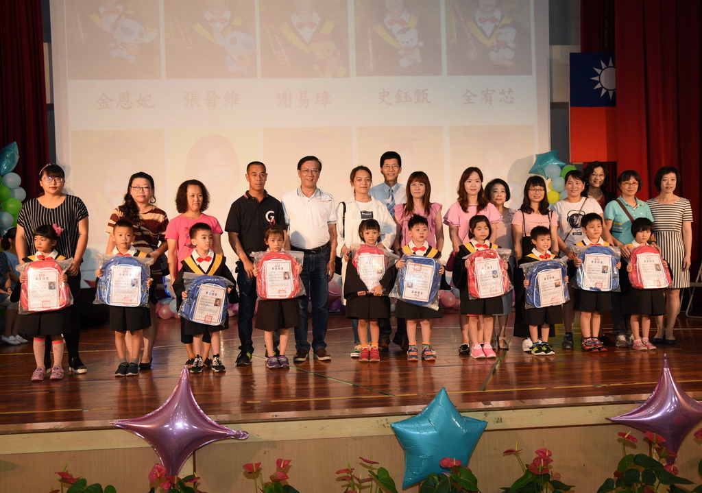 相關圖片1-平和國小附設幼兒園畢業典禮  林縣長到場祝福