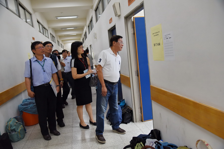 圖片-投縣國小暨幼兒園甄試登場 林縣長為考生打氣