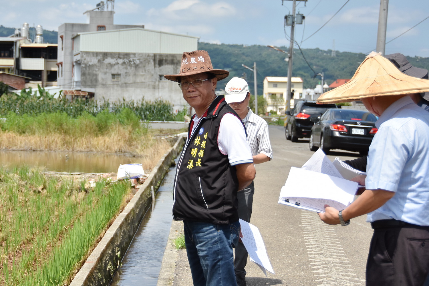 相關圖片1-林縣長會勘草屯鎮重劃區多處農水路