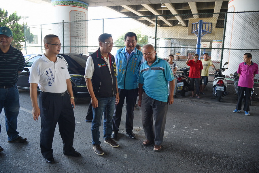 圖片-草屯登輝路多處路面毀損     縣府將重鋪柏油改善