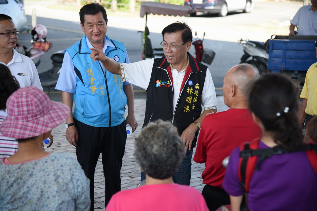 相關圖片1-草屯登輝路多處路面毀損     縣府將重鋪柏油改善