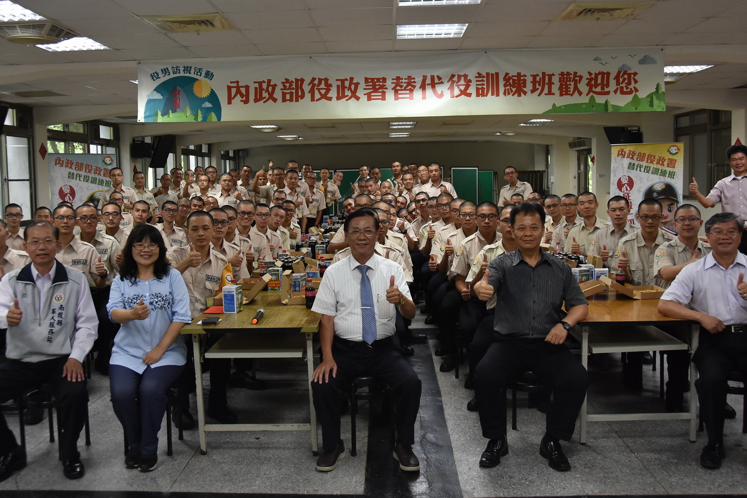 圖片-林縣長前往成功嶺關懷入伍新兵