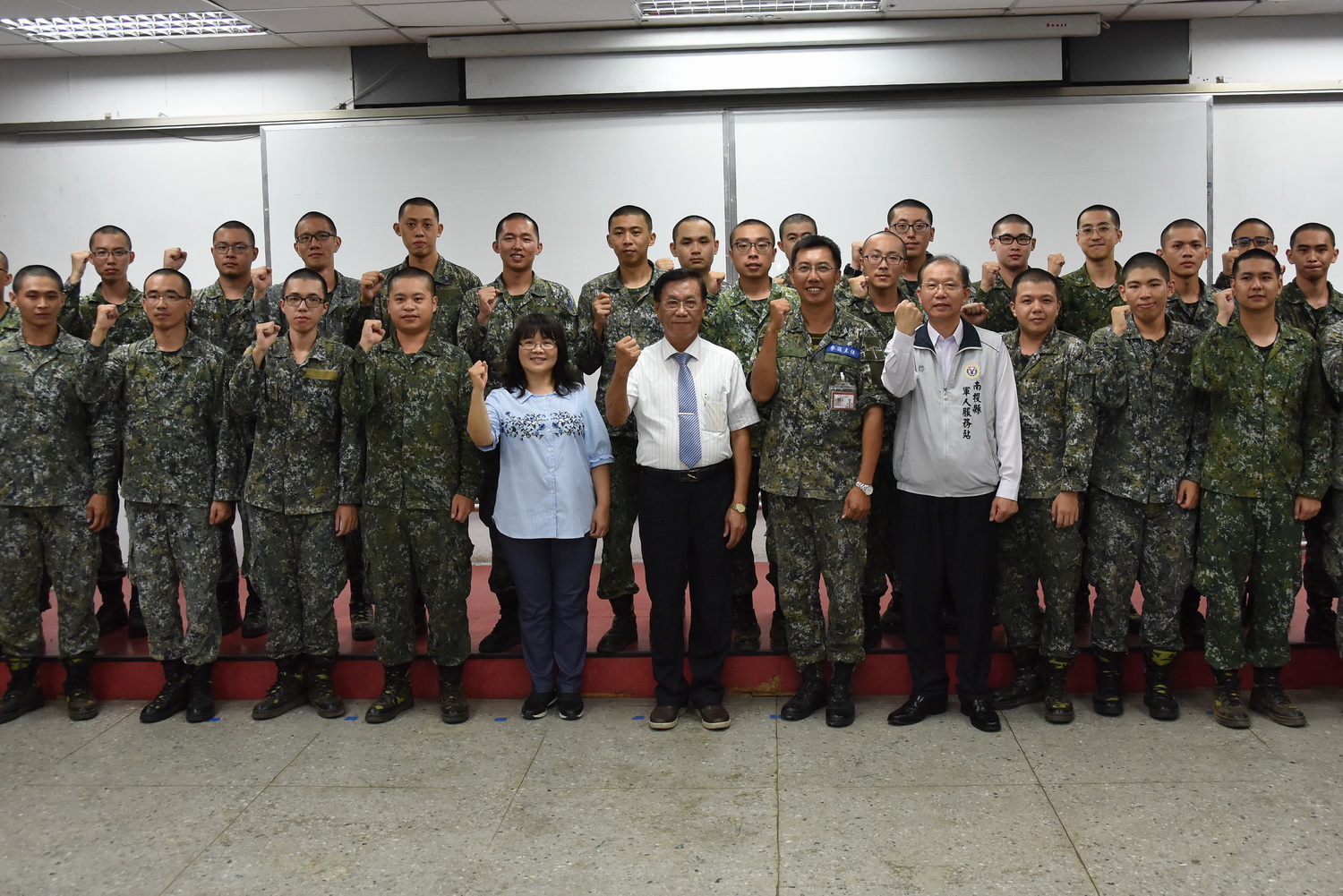 相關圖片3-林縣長前往成功嶺關懷入伍新兵