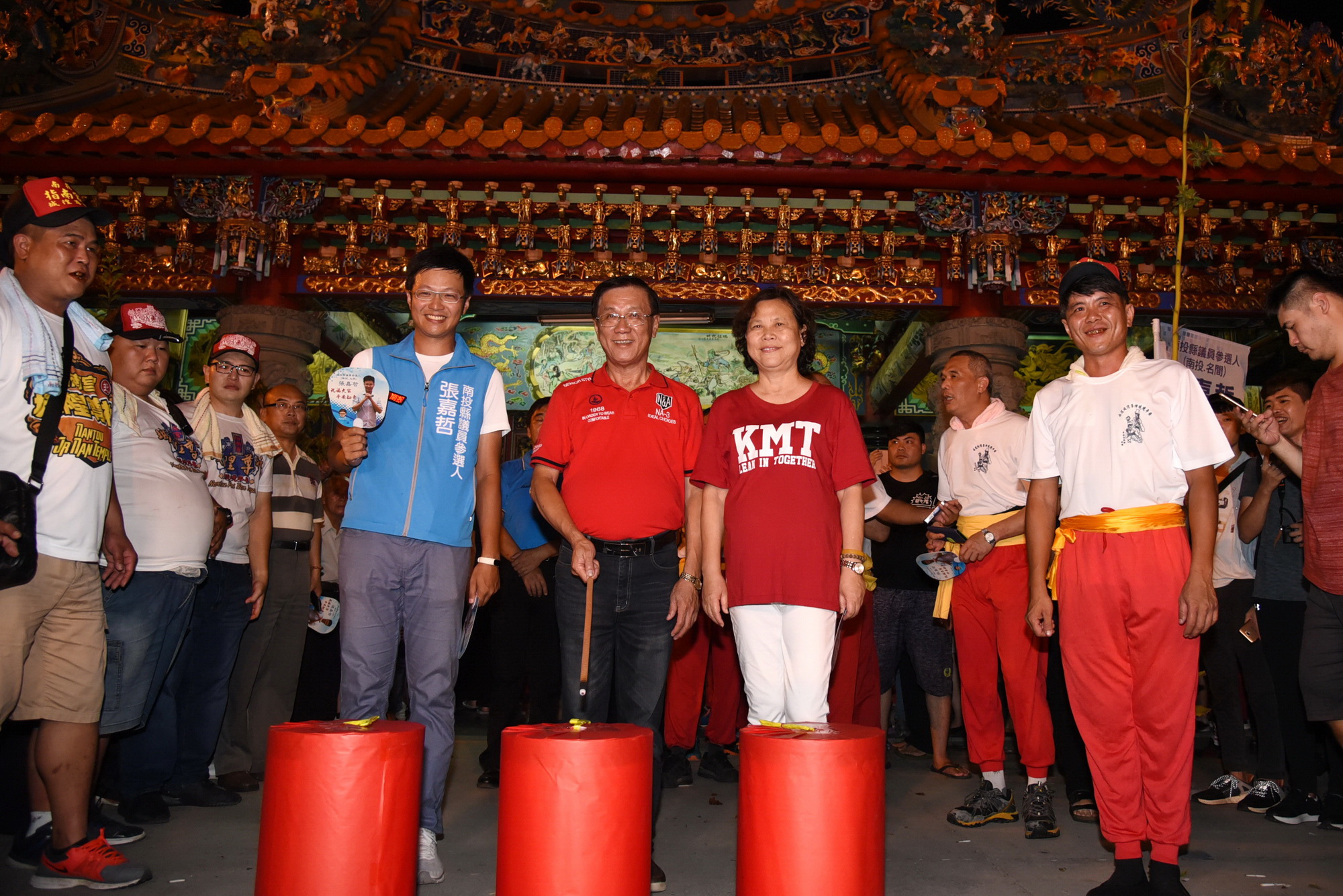 相關圖片1-南投市城隍爺遶境  林縣長點起馬炮祈求平安