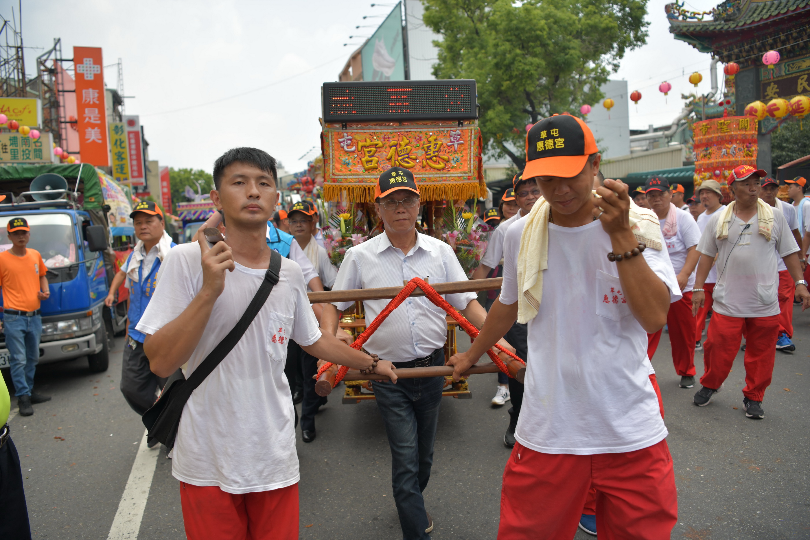 相關圖片1-林縣長參與惠德宮城隍尊神遶境