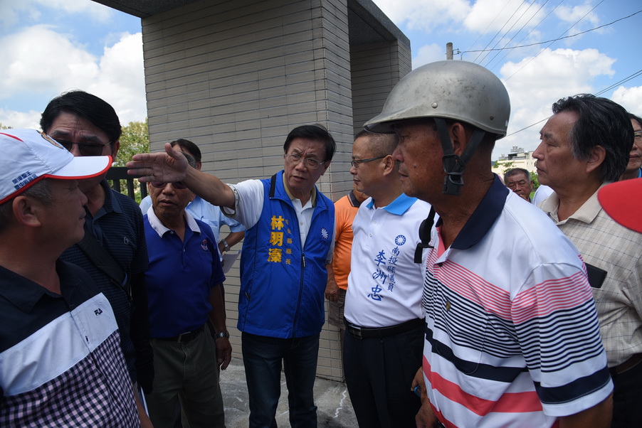 相關圖片2-草屯南埔里青宅段老舊農路待改善 林明溱指示速改善