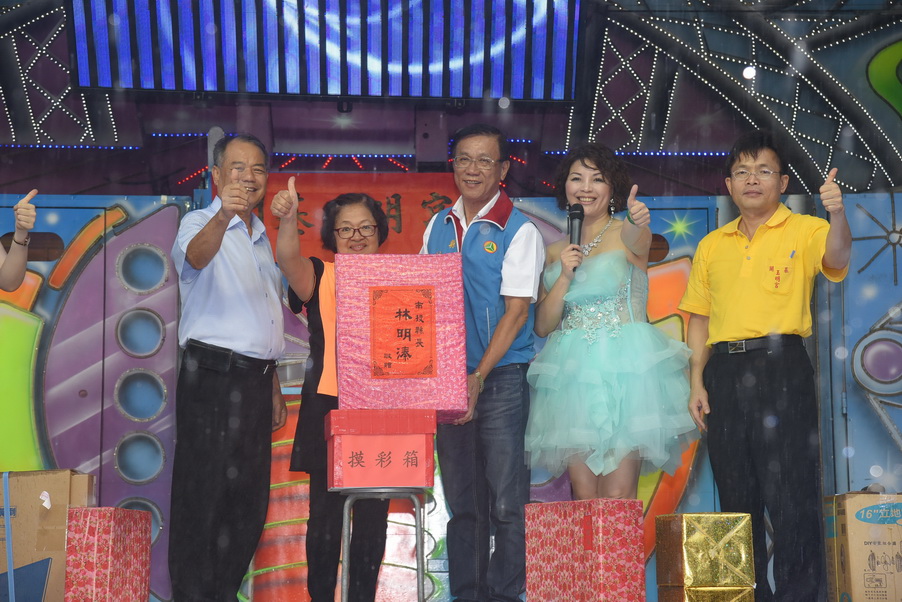 相關圖片2-林縣長出席中寮玉明宮菁埔夫人壽誕及安座廿年宮慶