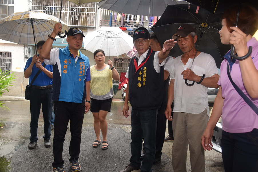 圖片-埔里魚池多處排水不良造成淹水 林明溱會勘改善