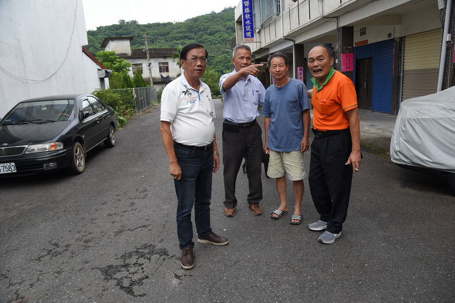 相關圖片2-國姓道路老舊待改善 林縣長會勘指示儘速發包