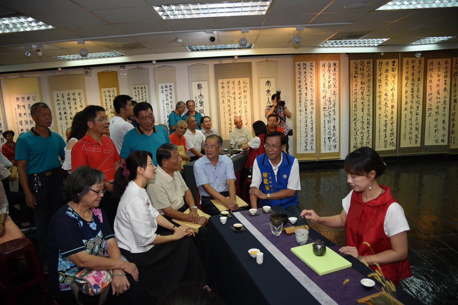 相關圖片1-文化局書畫展開幕　用藝術述說古今茶事