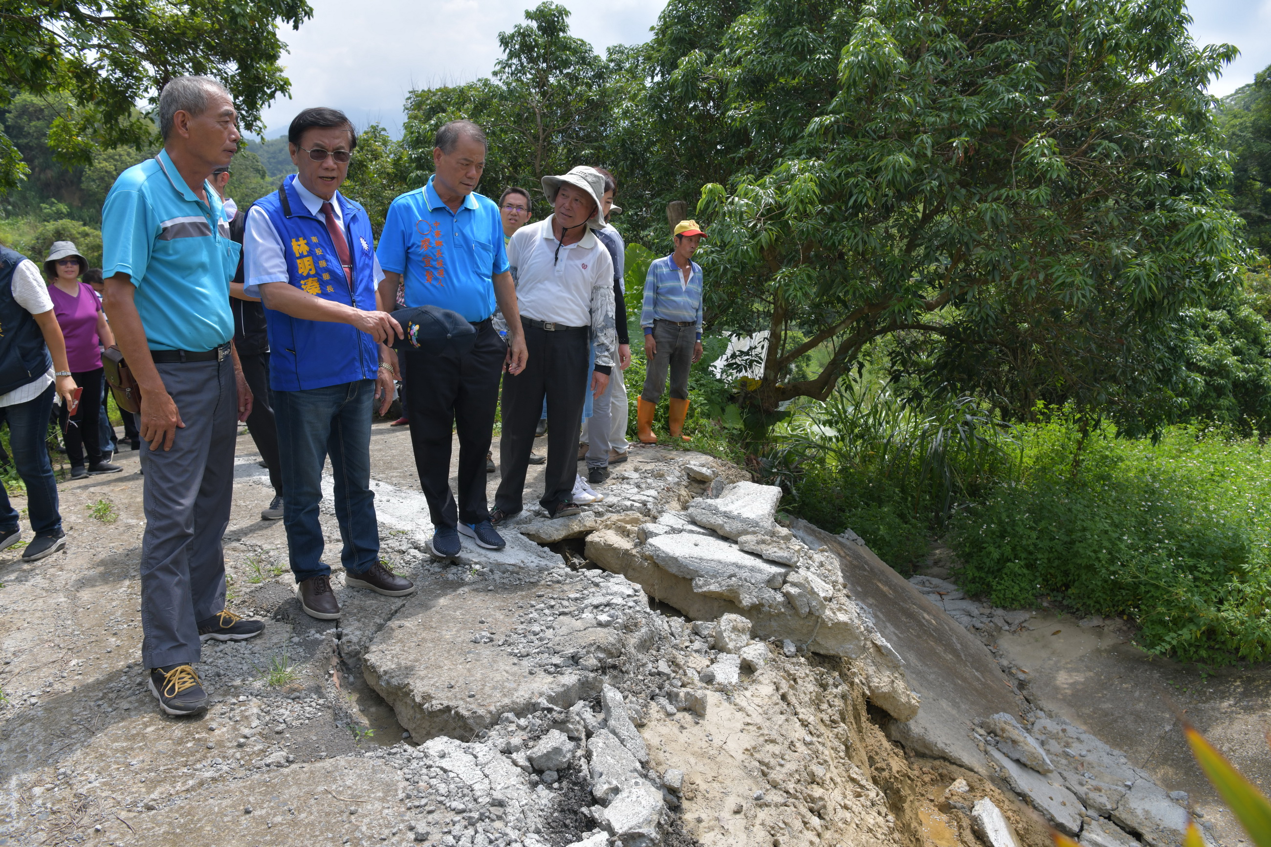 相關圖片3-林縣長關懷長者生活　協助提升社區設施