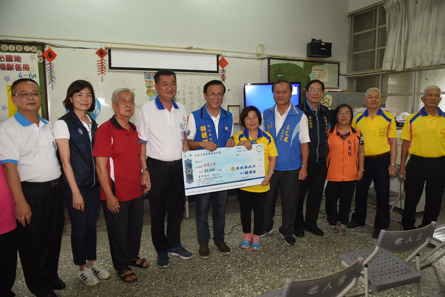 相關圖片1-林明溱訪視草屯3社區據點長者 鼓勵多運動保健康