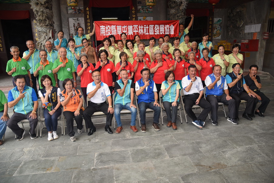 相關圖片2-林明溱訪視草屯3社區據點長者 鼓勵多運動保健康