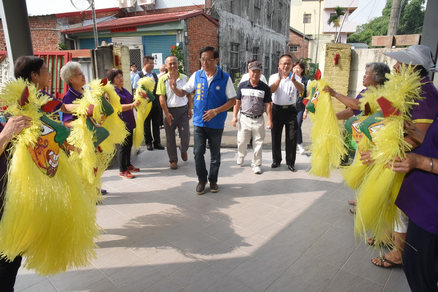 相關圖片3-林明溱訪視草屯3社區據點長者 鼓勵多運動保健康