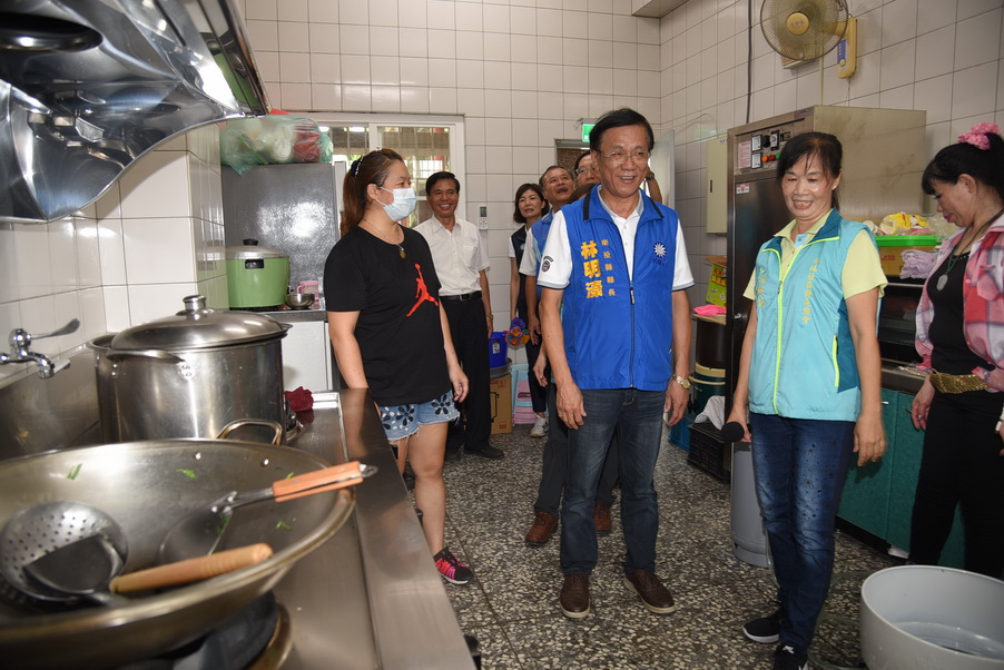 相關圖片4-林明溱訪視草屯3社區據點長者 鼓勵多運動保健康