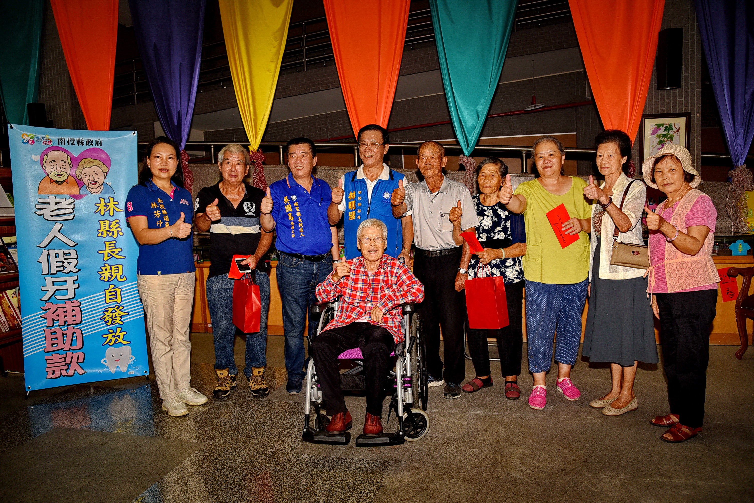 圖片-有假牙真好什麼都能吃老人樂透 林縣長盼納入長照2.0補助