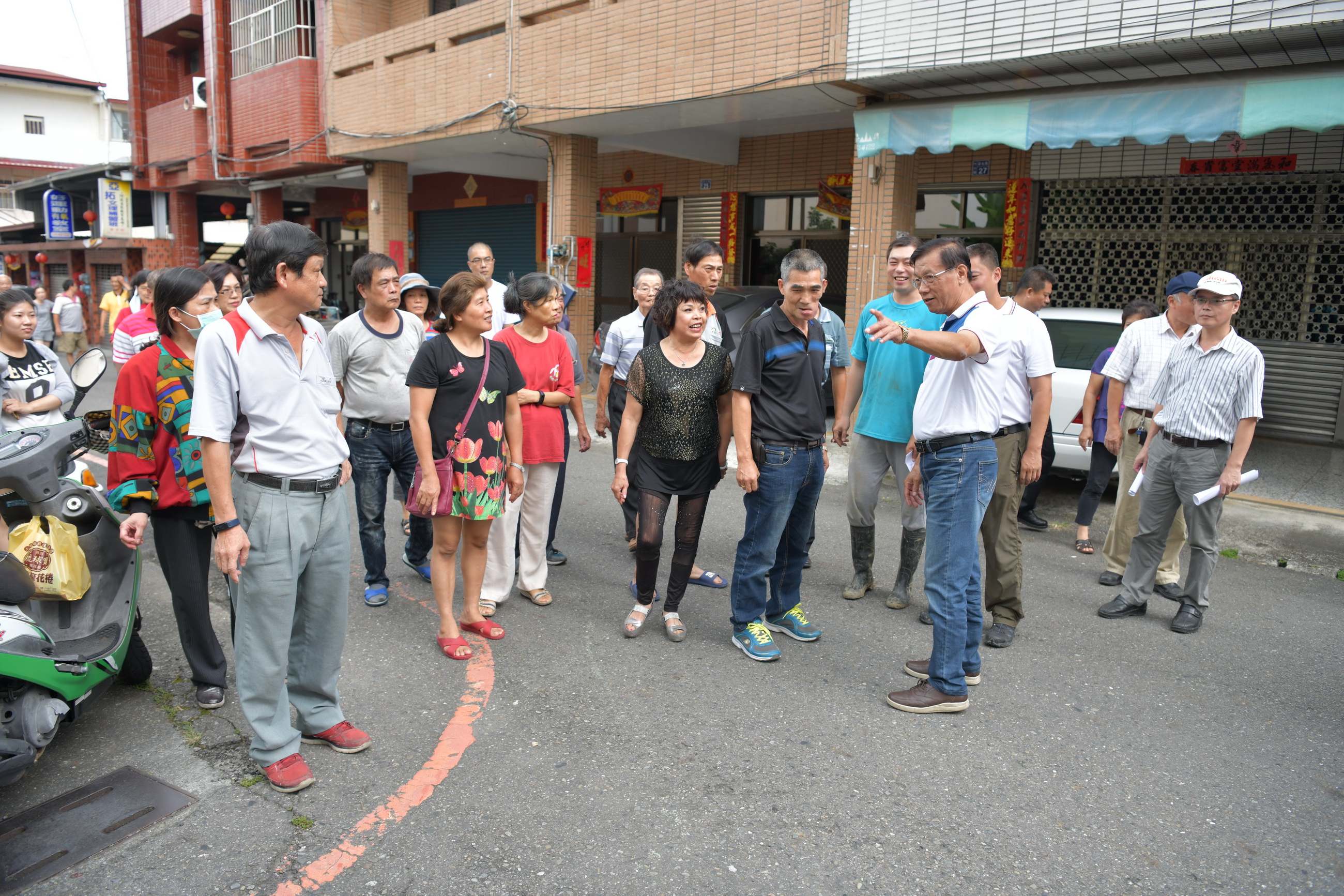 相關圖片1-林縣長會勘竹山中山里重劃區　改善道路及排水溝